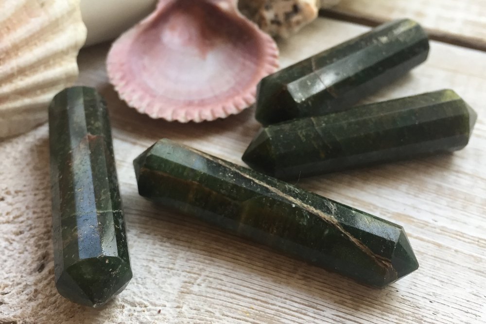 Crystals for Abundance: How to Use the Power of Crystals to Manifest Wealth, Success, and Prosperity - Tarah Co
