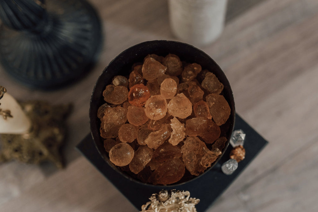 Crystals for Wealth: Attracting Abundance and Prosperity - Tarah Co